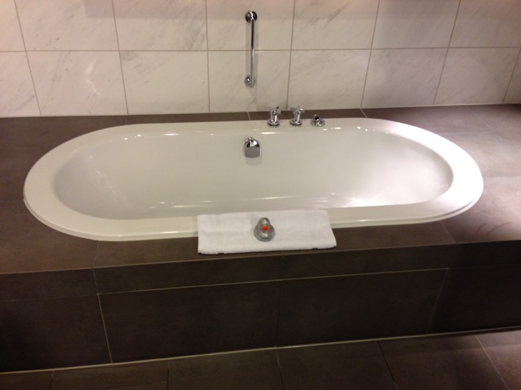 LH First Class Terminal bathtub