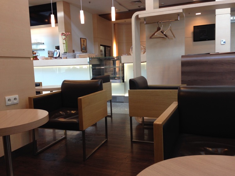 LOT Business Lounge seating