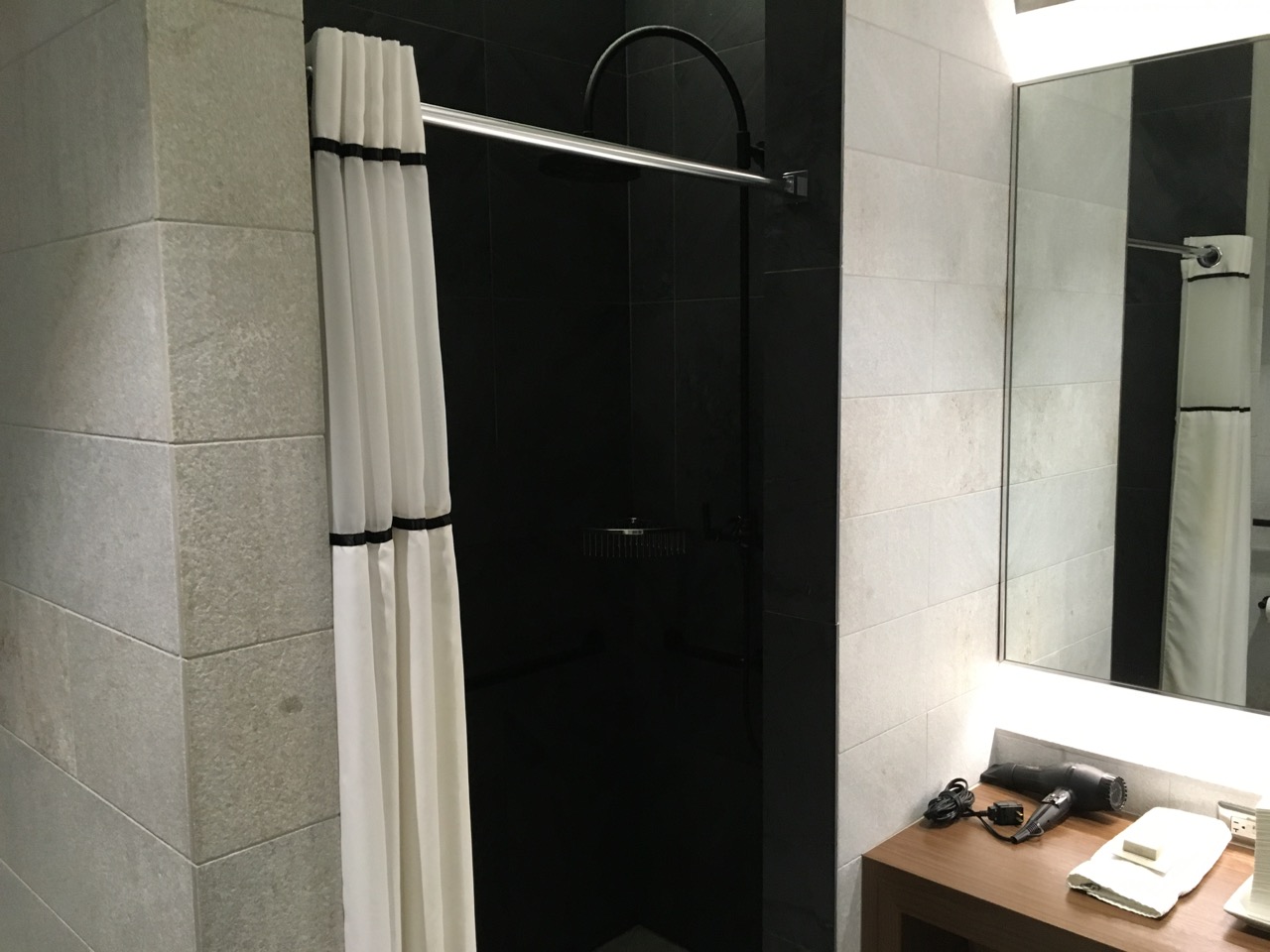 AMEX Centurion Lounge DFW Shower Room