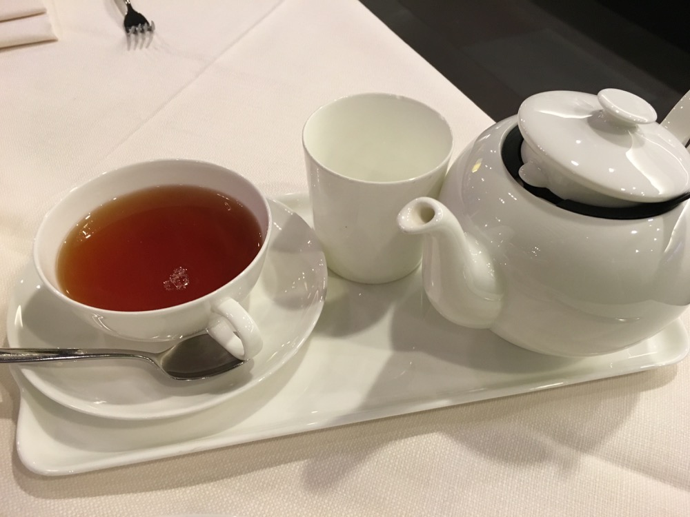 LH F Lounge MUC Tea