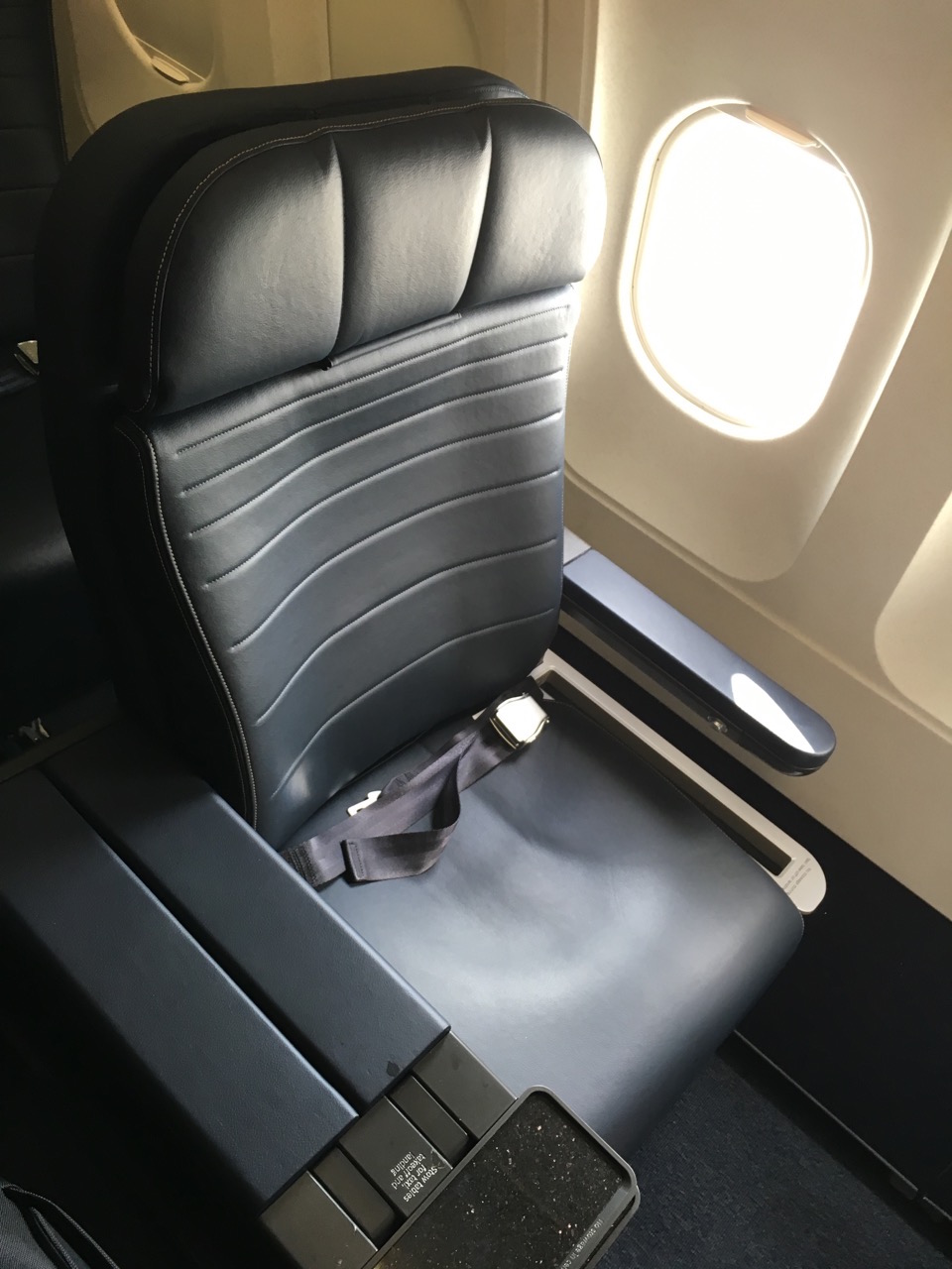 New United Airlines First Class A320
