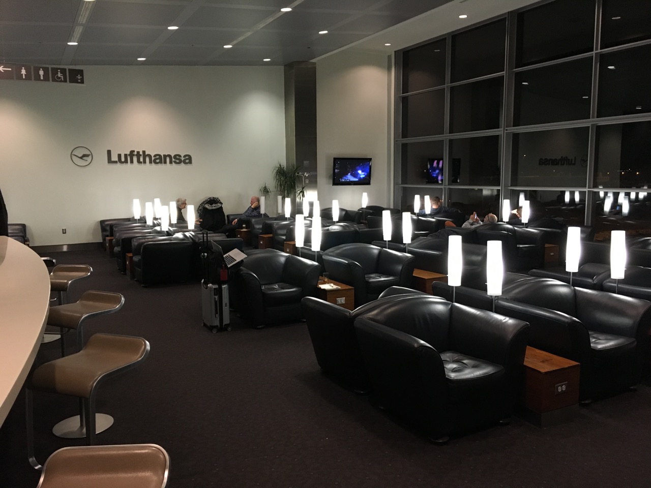 Lufthansa Senator Lounge Washington