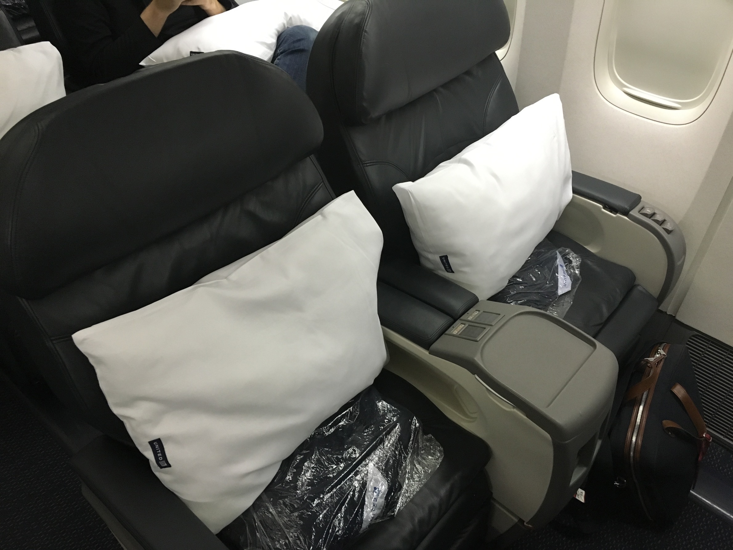 a pair of black and white seats with white pillows
