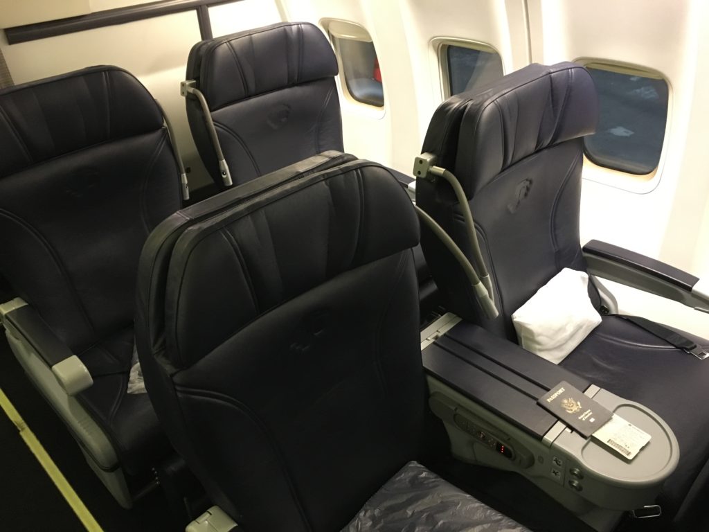 Review: Aeromexico Clase Premier B737 Mexico City to Los Angeles - Travelling the World