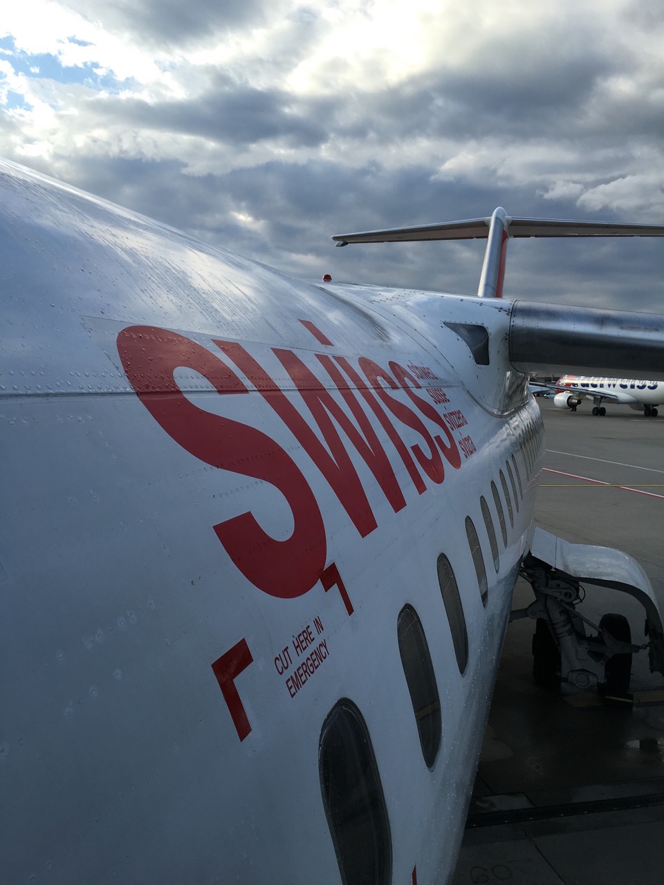 SWISS Avro RJ100